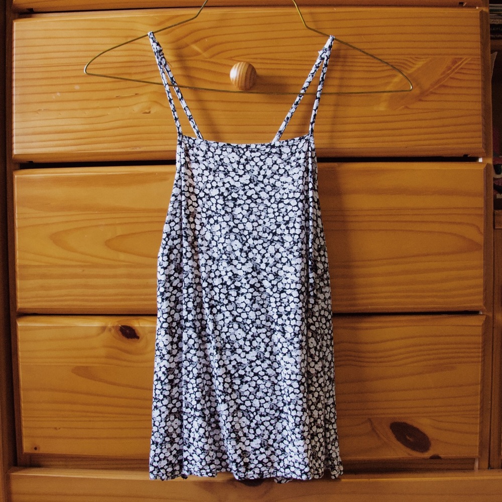 Black & white floral tank top